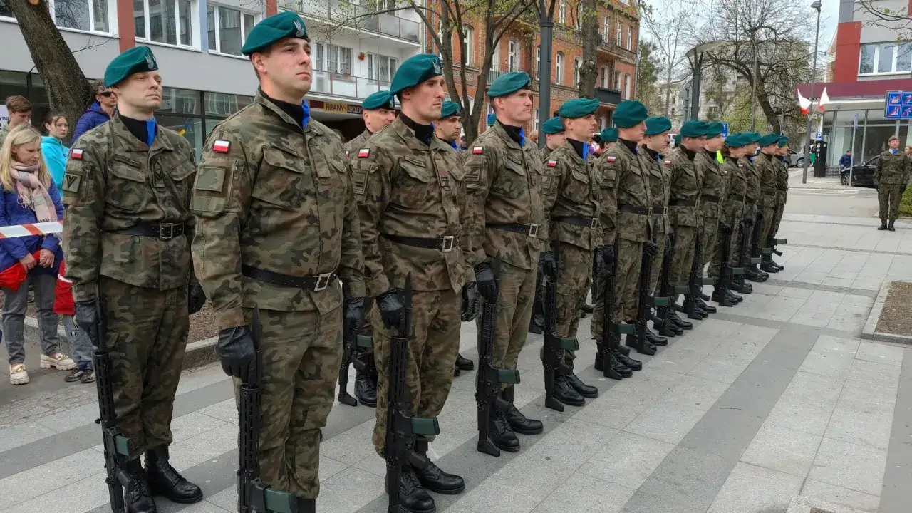 Gdzie odbywa się dobrowolna zasadnicza służba wojskowa w Polsce?