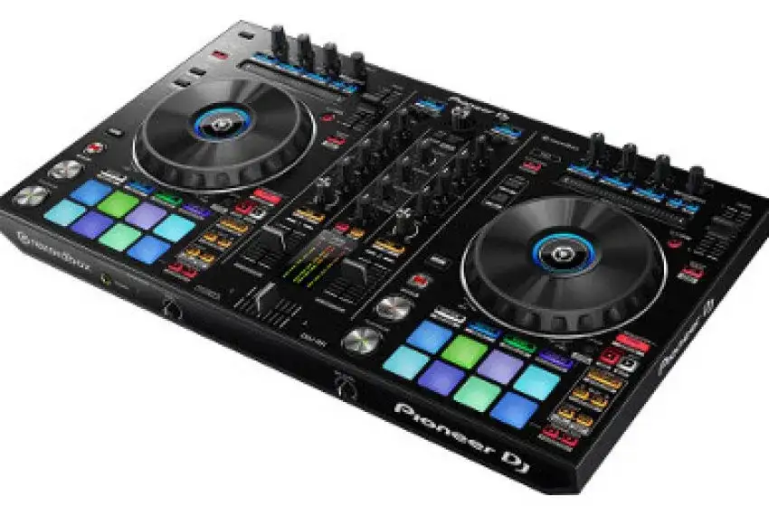 Na czym gra DJ? Od kontrolera po klub: przewodnik dla początkujących