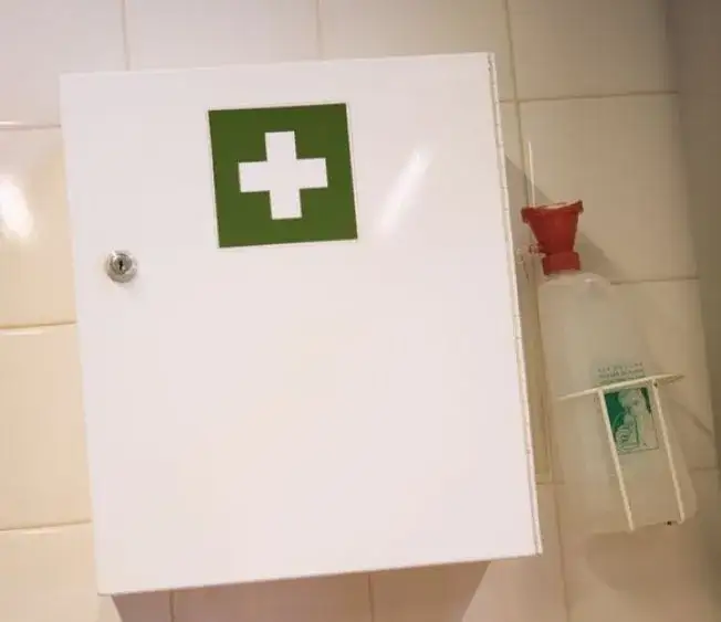 Pierwsza pomoc w pracy: Jak często szkolić pracowników?