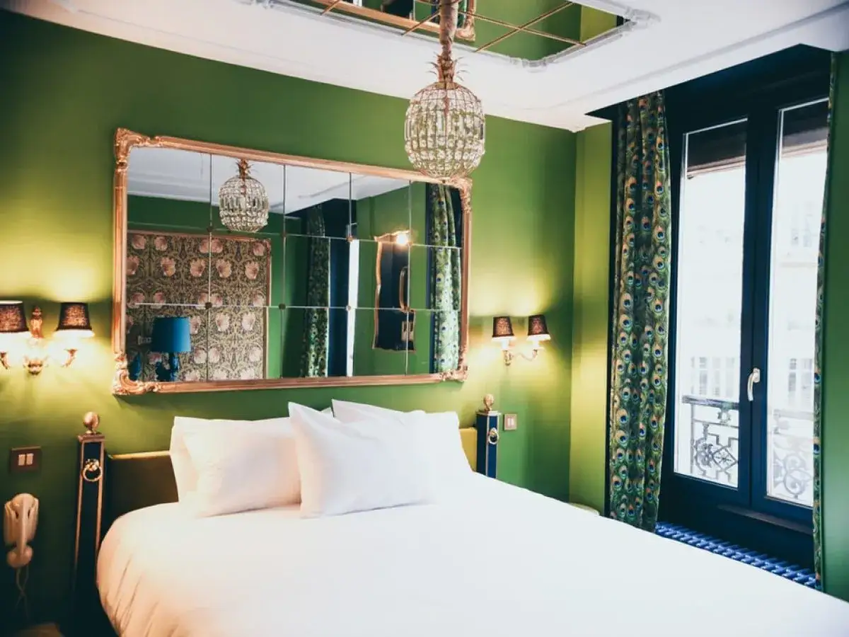 Lustro na suficie? Montaż w sypialni: Bezpiecznie i trwale!