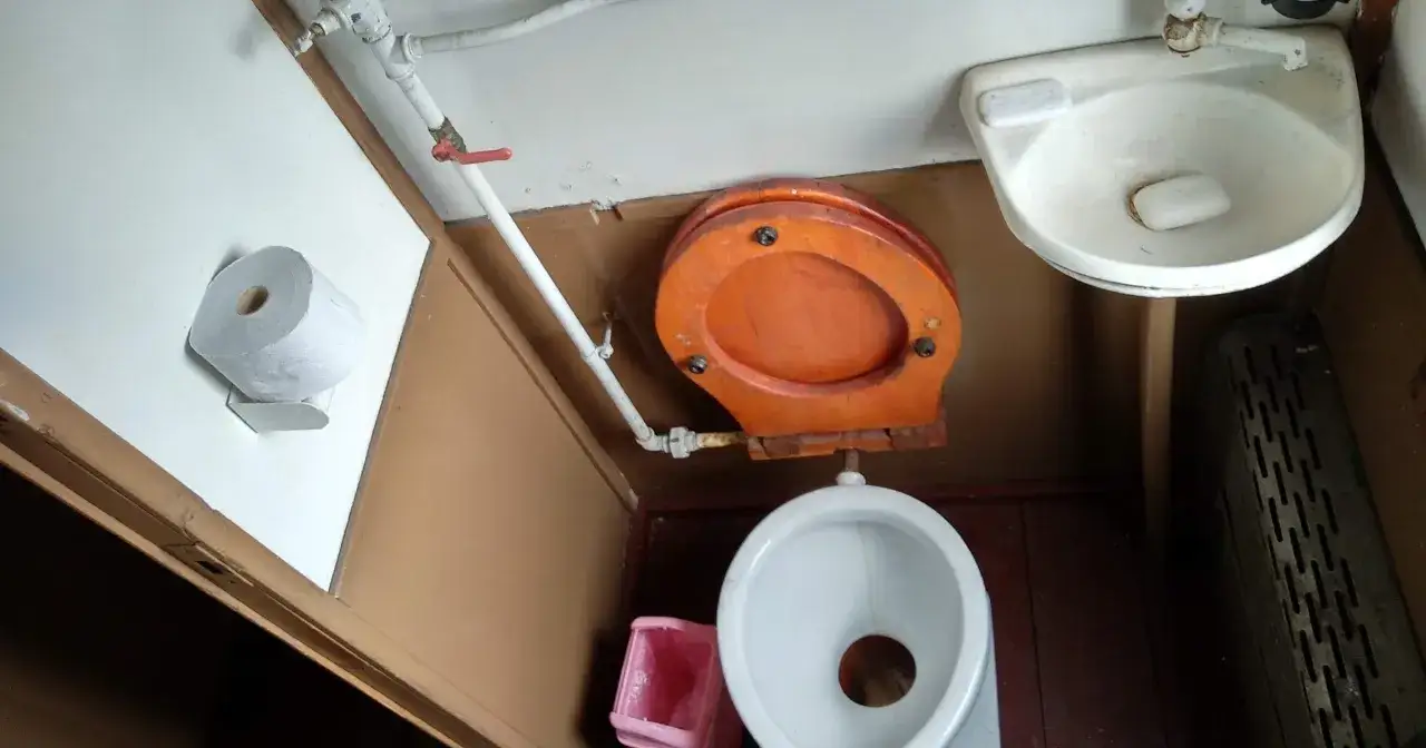 Czy w każdym pociągu jest toaleta? Sprawdź przed podróżą!