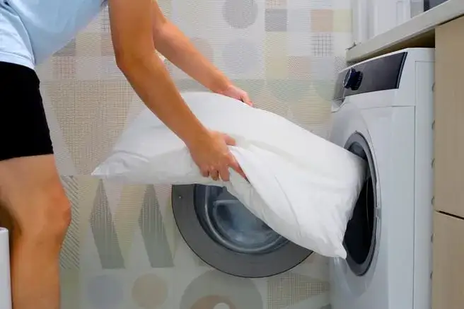 Jak prać poduszki z gąbki, aby ich nie uszkodzić i przedłużyć trwałość