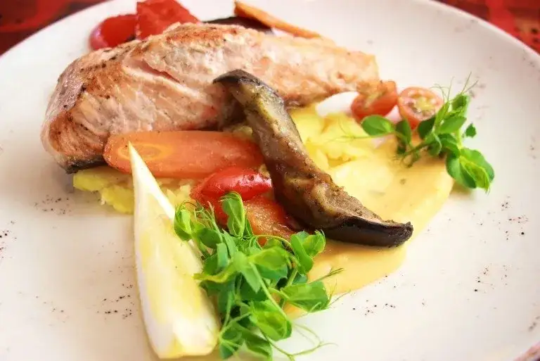 Gdzie zjeść w Rydze? Odkryj najlepsze tanie miejsca i smaki