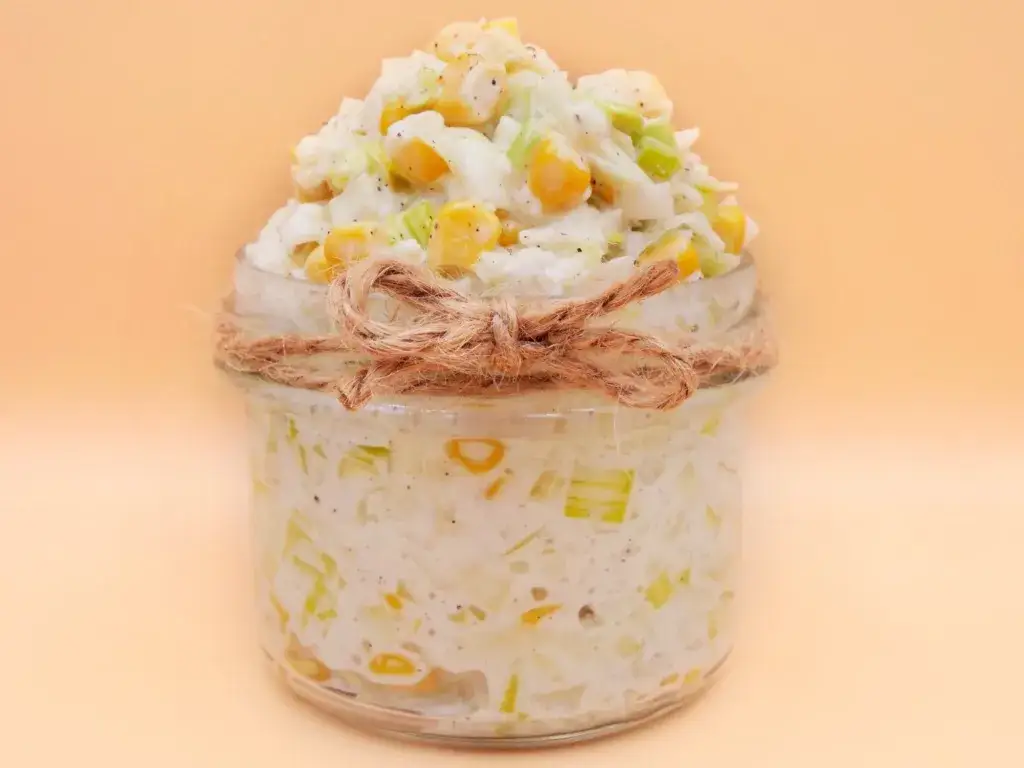 Czy pora trzeba sparzyć do sałatki? Odkryj najlepsze metody przygotowania