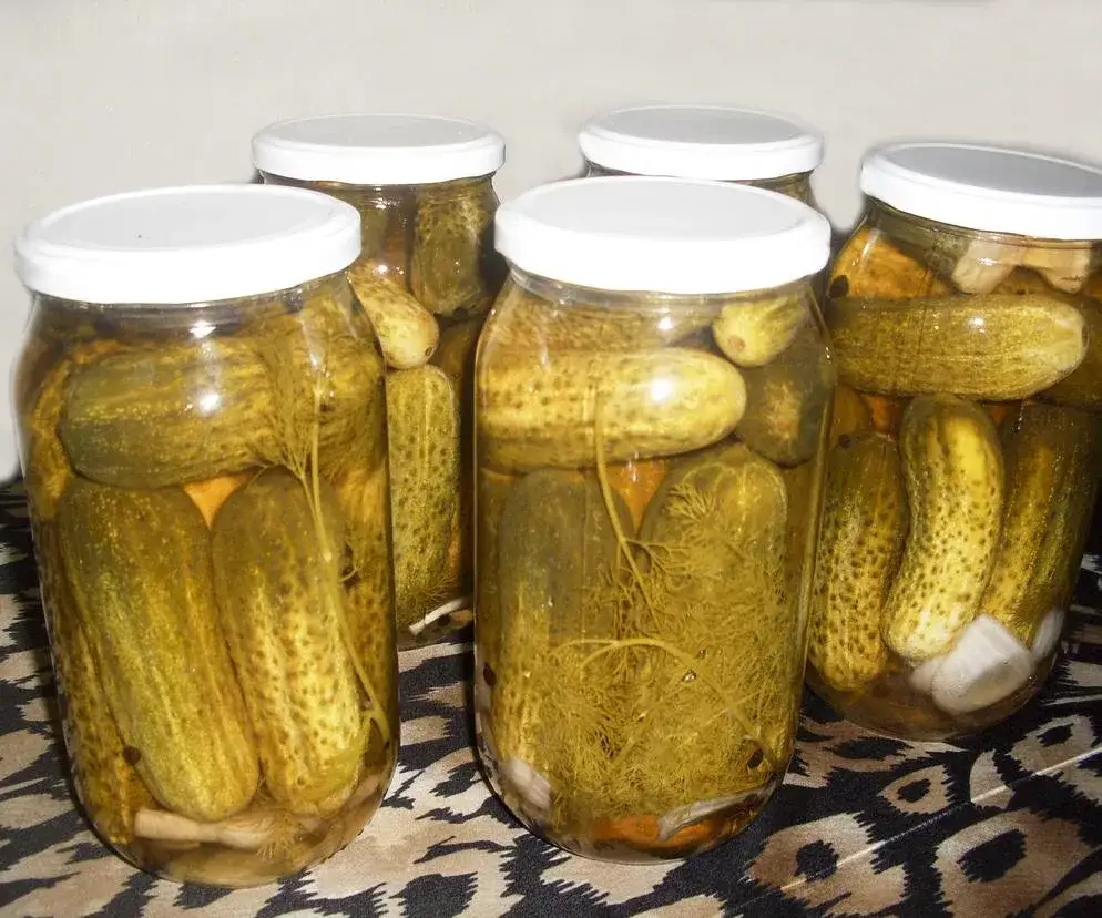 Jak wekować ogórki w piekarniku - proste sposoby na idealne konserwy