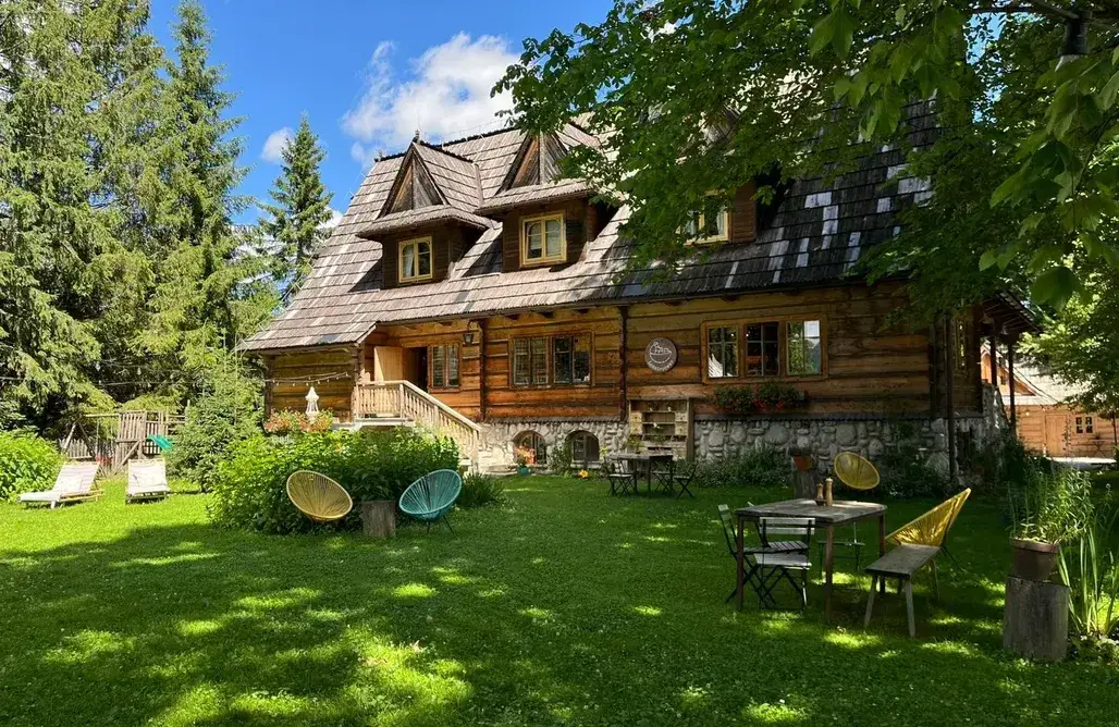 Leśniczówka u Zięby w Dolinie Chochołowskiej - komfortowe noclegi z widokiem