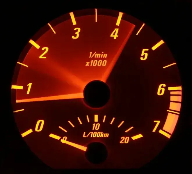 Optymalne obroty diesla na autostradzie – jak jeździć oszczędnie i bezpiecznie