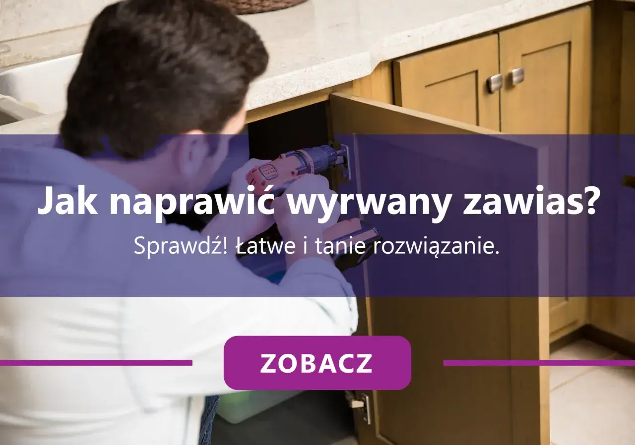 Mężczyzna naprawia zawias szafki kuchennej wkrętarką.