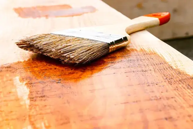 Wybierz impregnat do drewna: przewodnik po ochronie konstrukcji