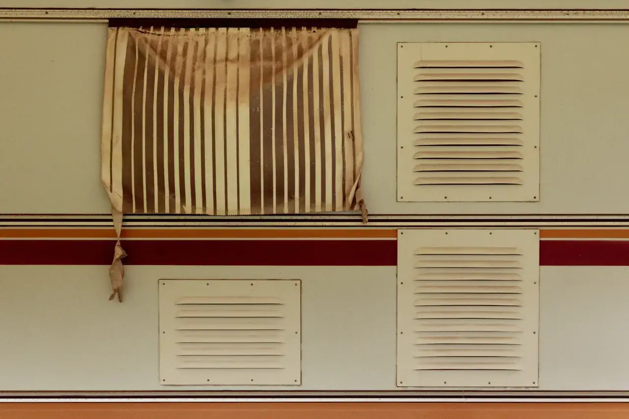 Zastosowanie, styl i praktyczne porady dotyczące retro kratek wentylacyjnych