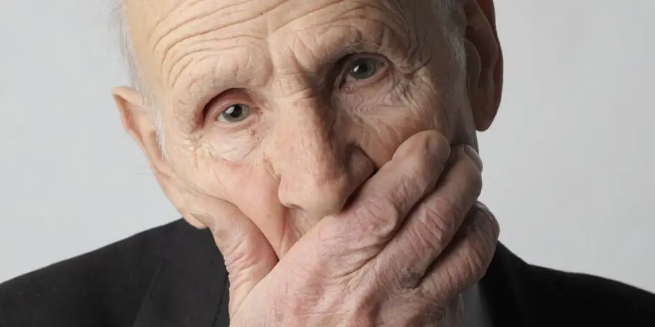 Kiedy wezwać pogotowie do starszej osoby? Kluczowe objawy i sytuacje