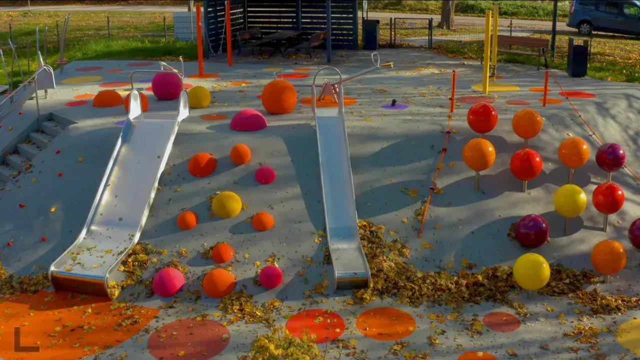 Plac zabaw w ogrodzie: Jak wybrać bezpieczną nawierzchnię? Poradnik HIC