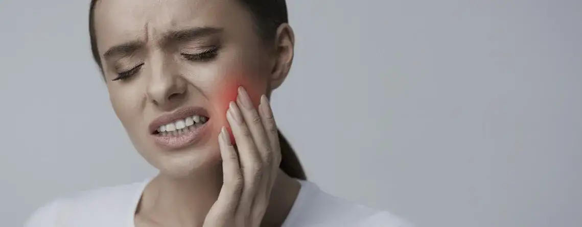 Szałwia na ból zęba: Jak stosować i kiedy do dentysty?