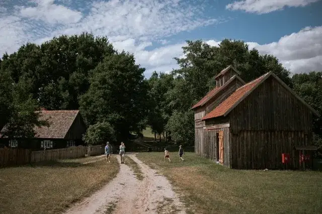 Dziekanowice skansen: Odkryj wyjątkowe atrakcje i wydarzenia