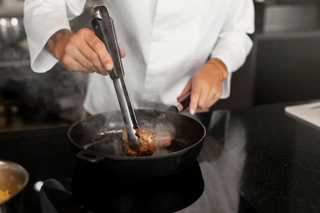 Czy można smażyć na oliwie z oliwek? Odkryj zdrowe korzyści i pułapki