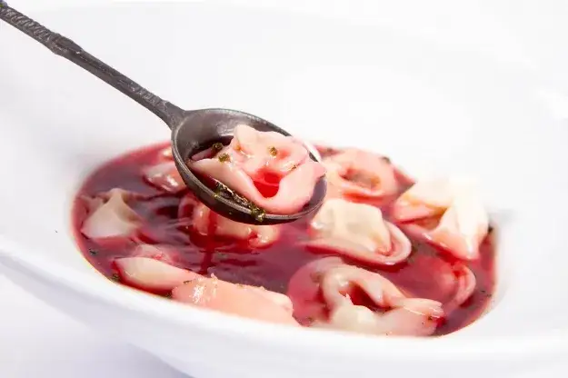 Przepis na ciasto na uszka Magdy Gessler - idealna konsystencja w 5 krokach