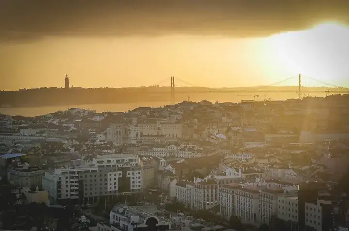 Jak wygląda pogoda w Lisbonie w listopadzie i co można zobaczyć w stolicy Portugalii