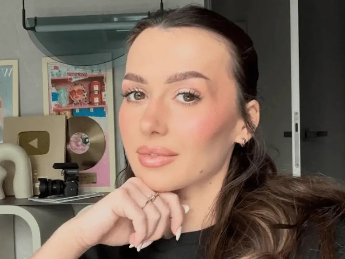 Ulubiona influencerka zdradza, ile kosztuje wyprawka dla dziecka. Złota płyta i przybory do nagrywania sugerują sukces.