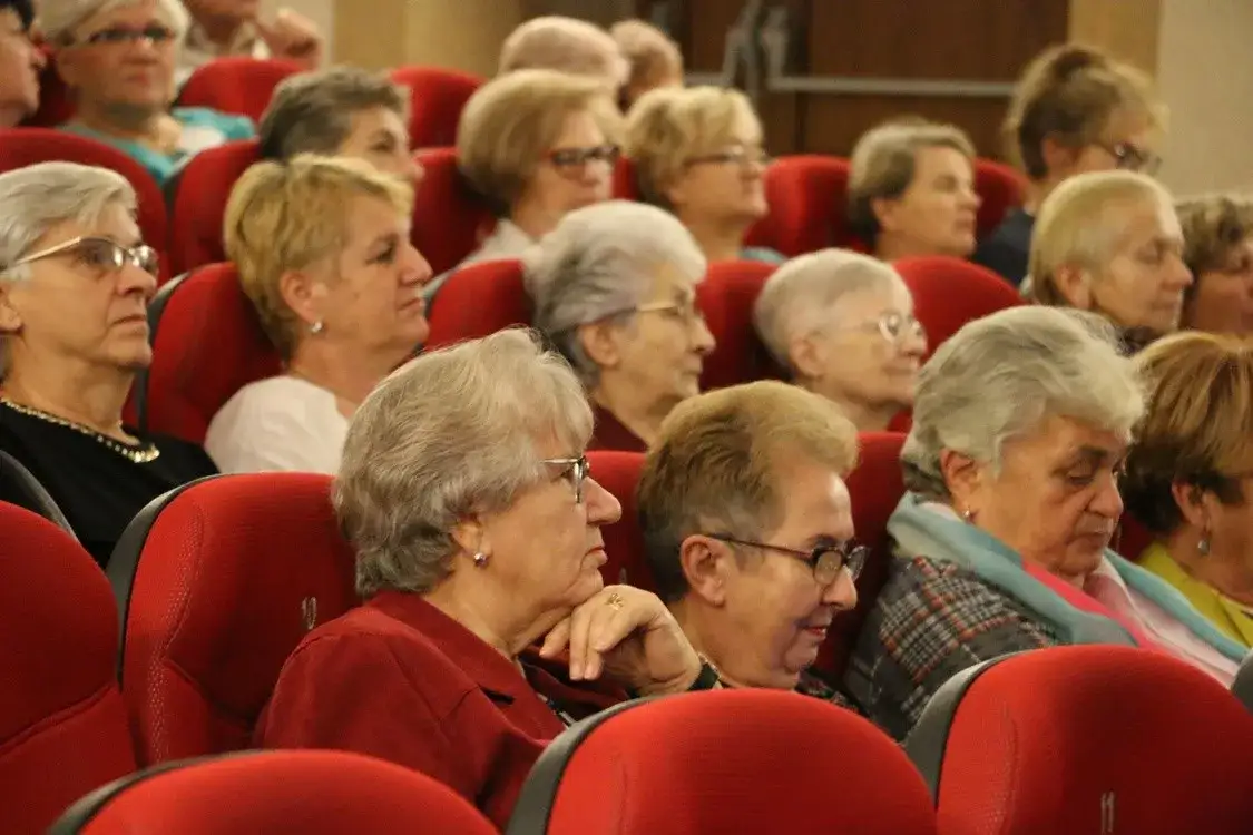 Uniwersytet Trzeciego Wieku w Warszawie - oferty i programy dla seniorów