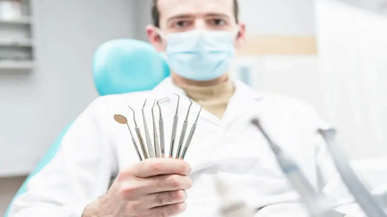 Dentysta: Co robi? Poznaj zakres pracy, wizyty i specjalizacje