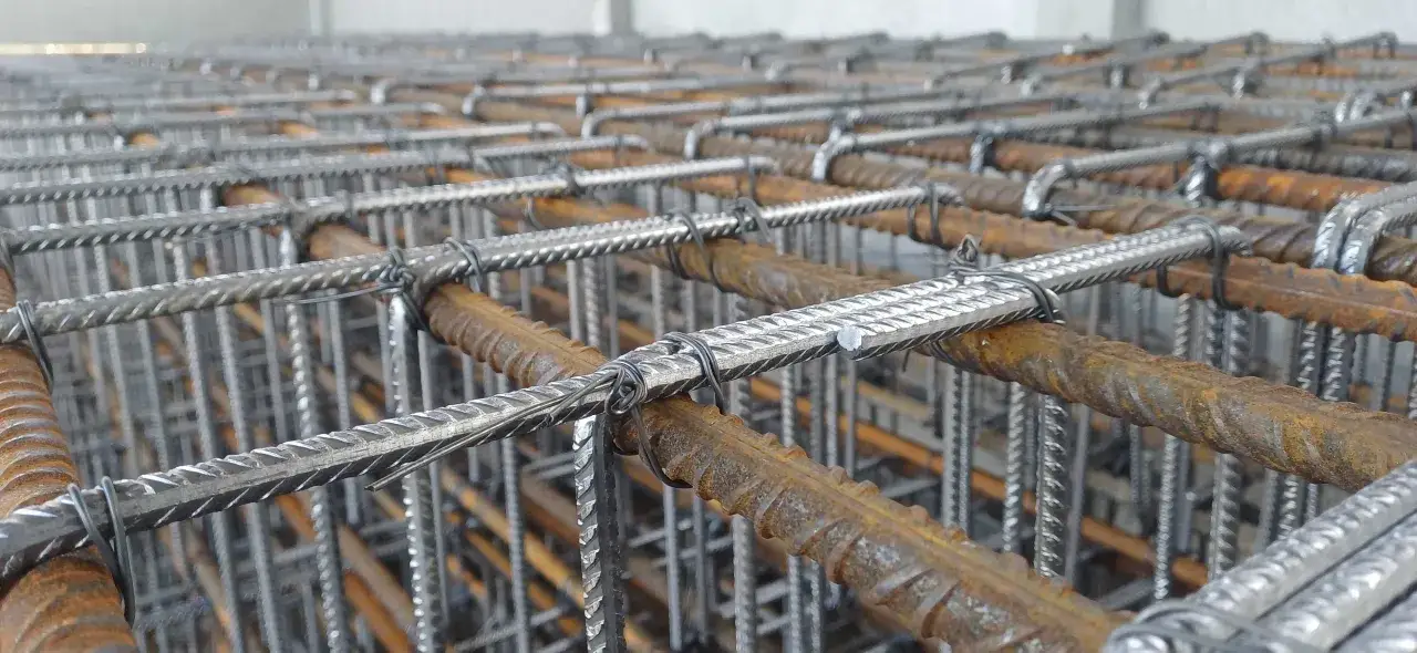 Gotowe zbrojenie fundamentu: Oszczędź czas i pieniądze. Sprawdź!