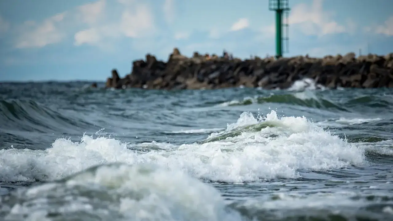 Bałtyk jest morzem głębokim czy płytkim? Odkryj jego prawdziwe głębokości