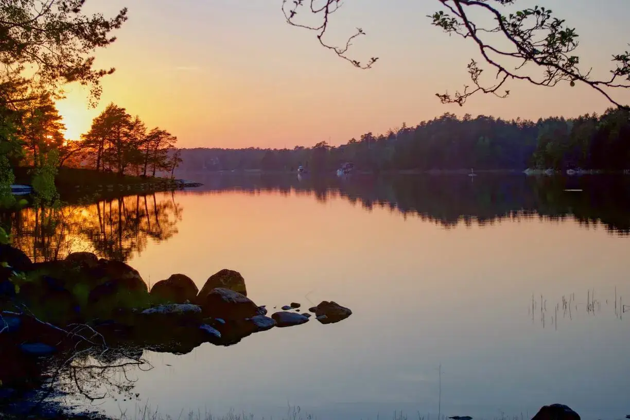 Najlepsze pole namiotowe nad jeziorem w Śląskim – unikaj tłumów i ciesz się naturą