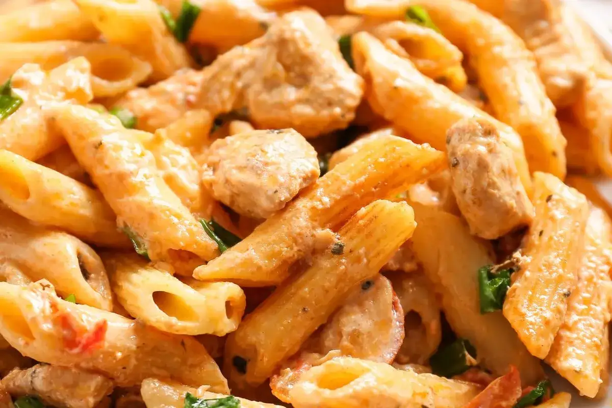 Penne alla vodka: przepis. Sekrety szefa kuchni na kremowy sos