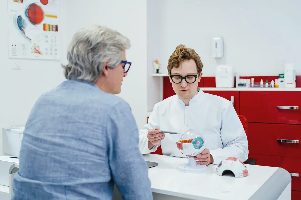 Zaćma jądrowa: objawy, leczenie i operacja przewodnik Ingi Zawadzkiej