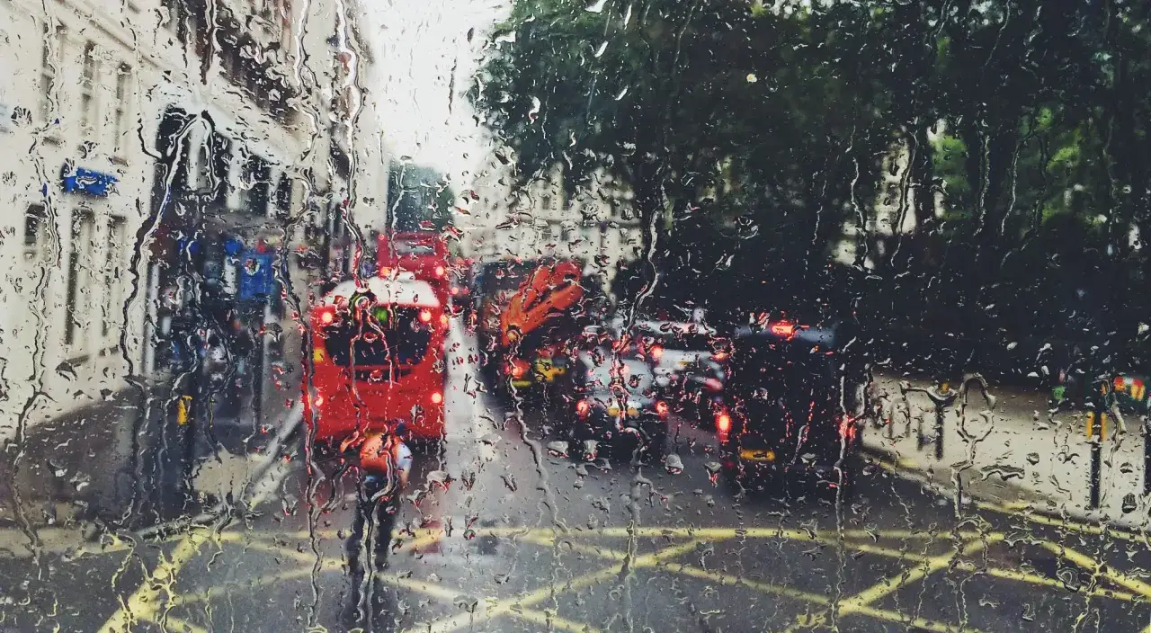 Klimat w Anglii: Mity vs. Fakty Co naprawdę czeka na Wyspach?