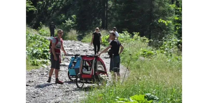 Dolina Małej Łąki z wózkiem: Wyzwania i porady dla rodziców