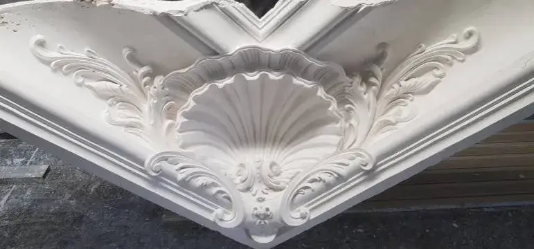 Rzeźby gipsowe: historia, style i jak je wykorzystać w dekoracji