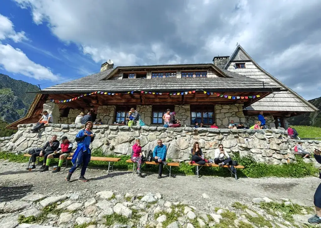 Aktualne ceny w schronisku Dolina Chochołowska: noclegi i wyżywienie