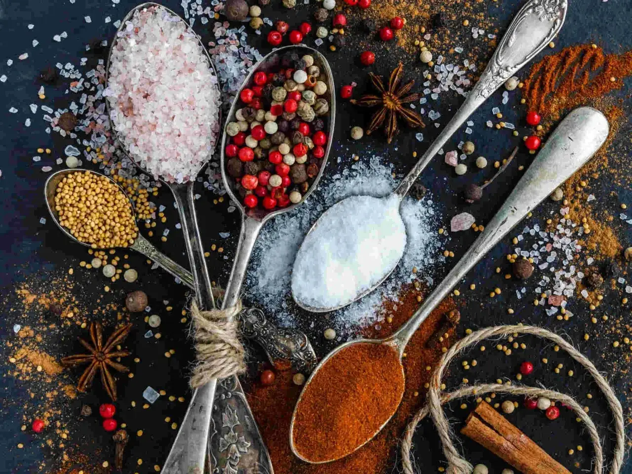 Jakie są przyprawy? Twój klucz do mistrzostwa w kuchni.
