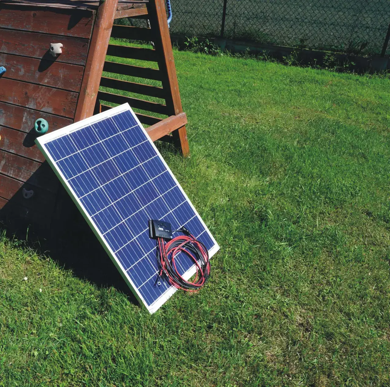 Jaki panel do ładowania akumulatora 12V - uniknij błędów przy wyborze