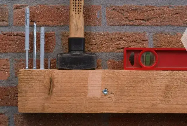 Jak zamontować belkę do elewacji - uniknij najczęstszych błędów montażowych