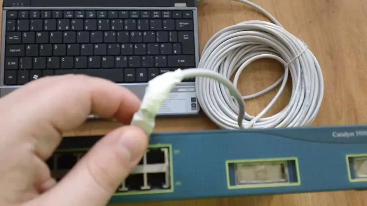 Jak podłączyć komputer do internetu przez kabel - proste kroki i porady