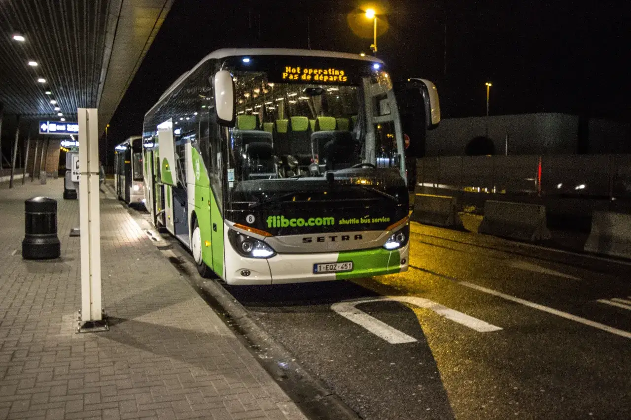 Flibco Bruksela Midi: Jak znaleźć przystanek na Charleroi?