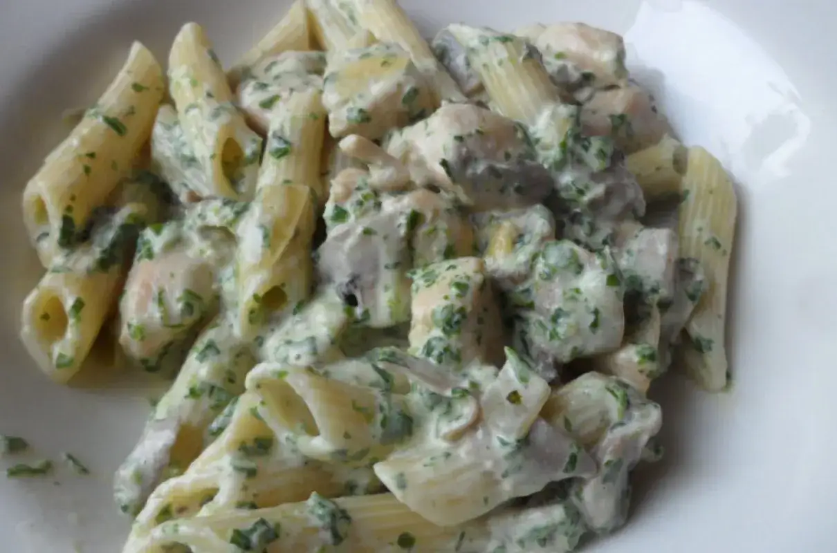 Penne z kurczakiem i szpinakiem - szybki przepis na pyszny obiad