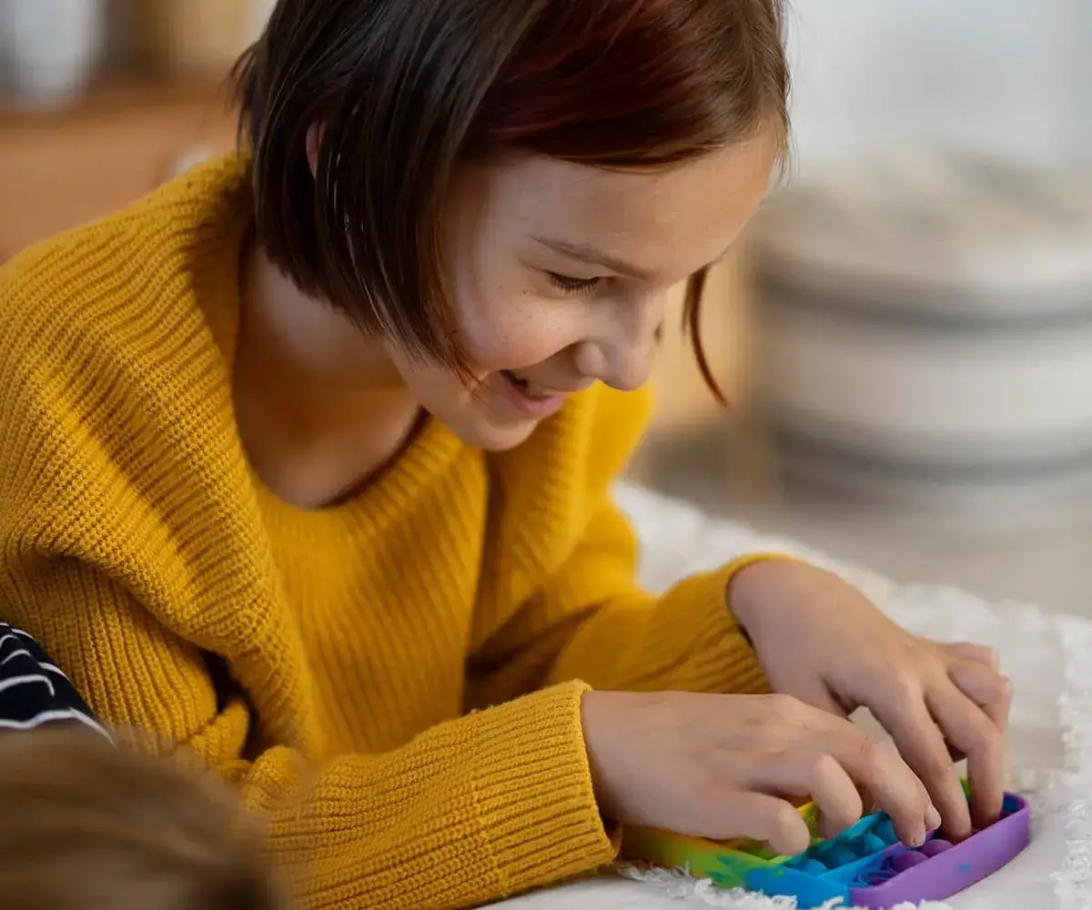 Zaburzenia SI u nastolatków: Zrozum, wspieraj i pomóż rozkwitnąć