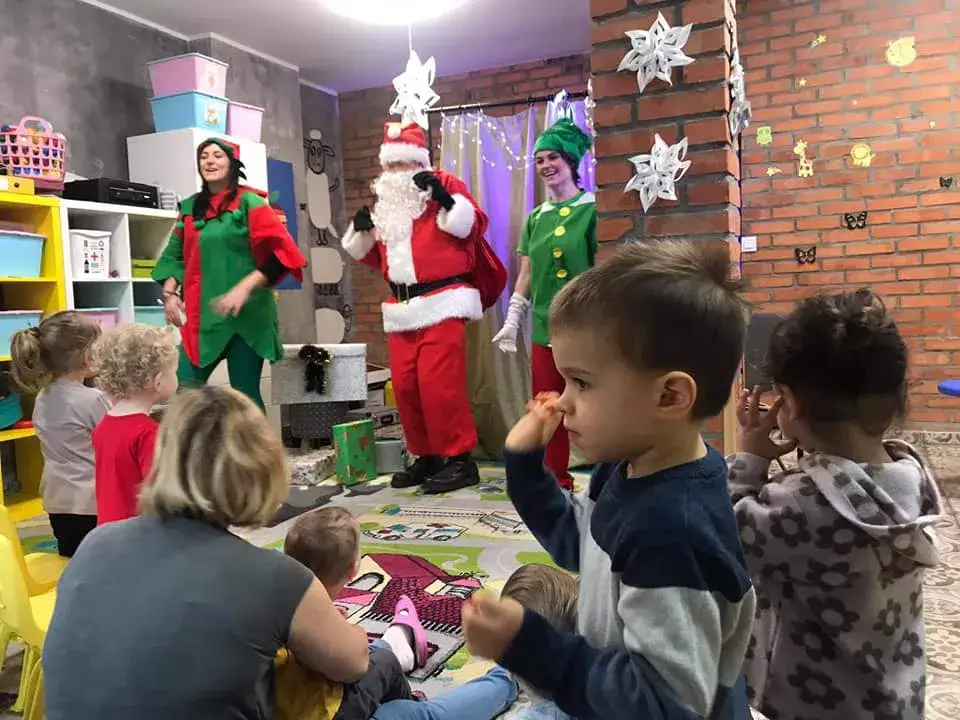 Najlepsze spektakle świąteczne dla dzieci, które zachwycą maluchy