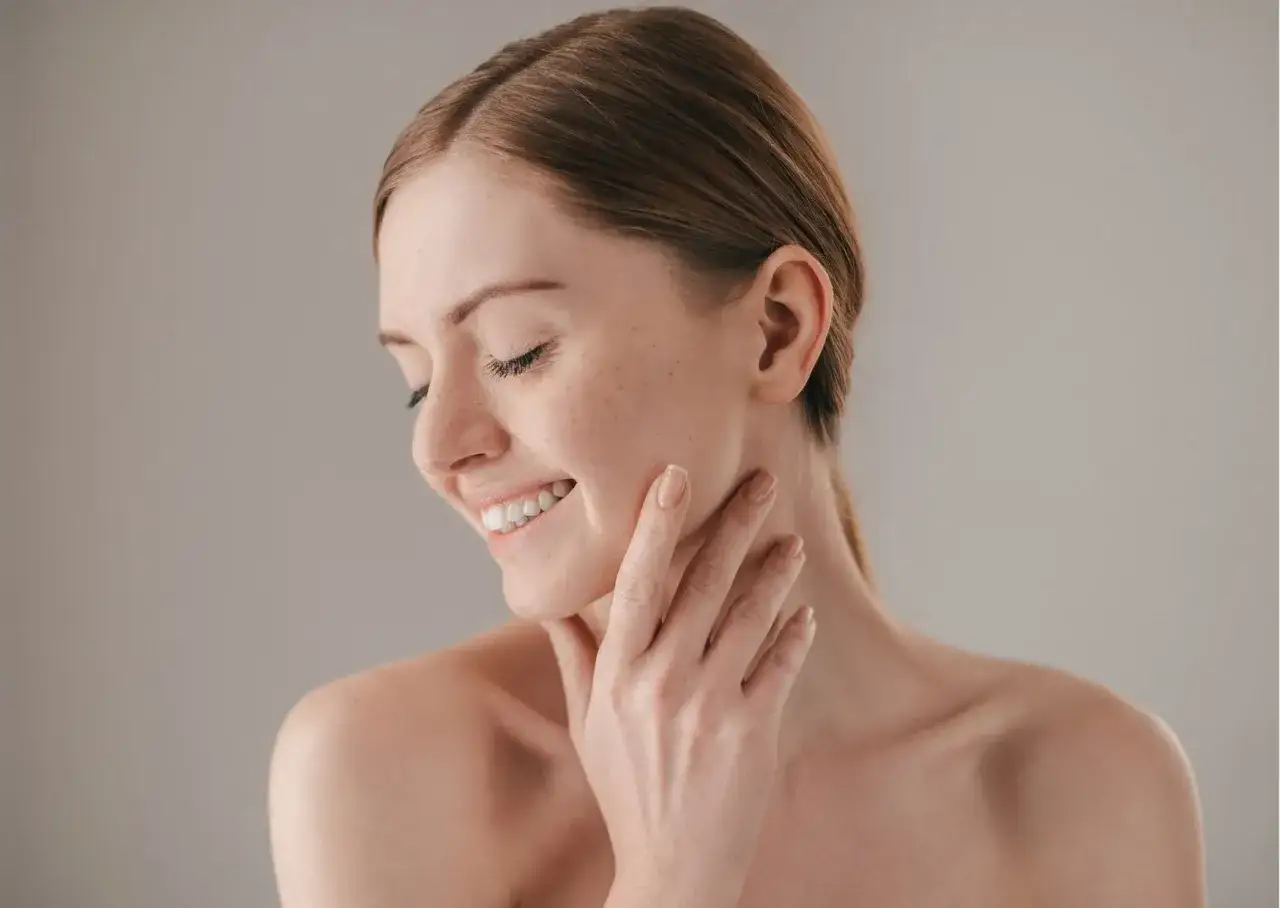 Trądzik w ciąży? Bezpieczne metody i składniki dla Ciebie i dziecka