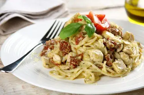 Pyszne przepisy na makaron spaghetti, które zaskoczą Twoich gości