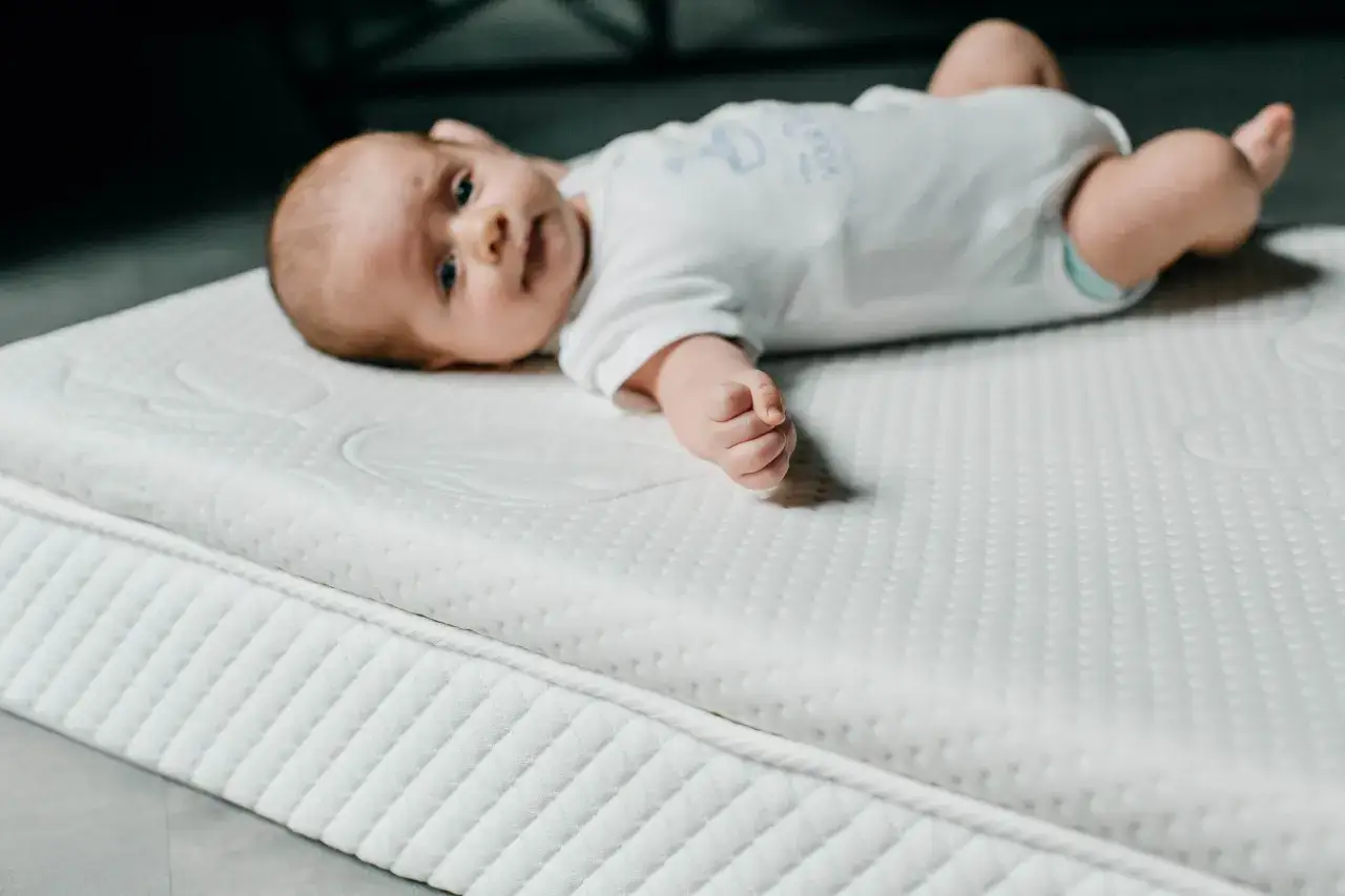 Materac dla dziecka: wybierz zdrowie! Poradnik eksperta (0-7+ lat)