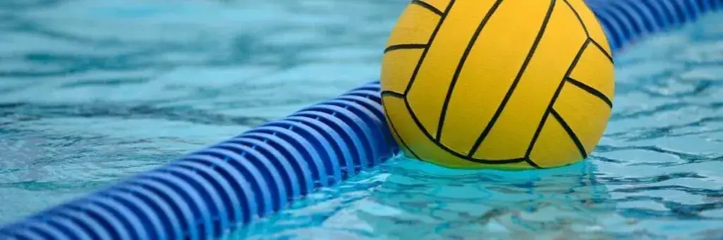 Ile trwa mecz piłki wodnej? Poznaj długość i zasady gry