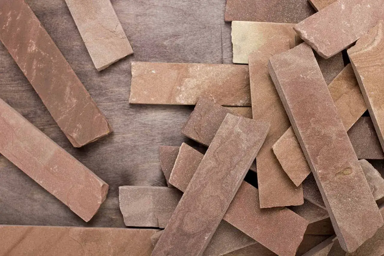 Ile kosztuje położenie kamienia dekoracyjnego? Sprawdź ceny i czynniki wpływające na koszt