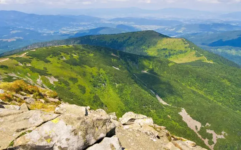Gdzie leży Babia Góra? Odkryj jej wyjątkową lokalizację i atrakcje