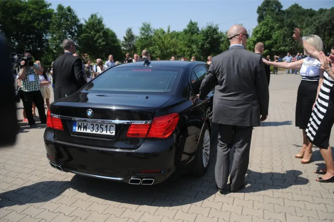 Kierowca BOR/SOP: Ile zarabia? Od 6000 do 25000 zł brutto!