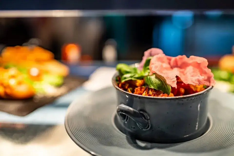 Gdzie zjeść w Ustce? Tanie i smaczne miejsca, które musisz poznać