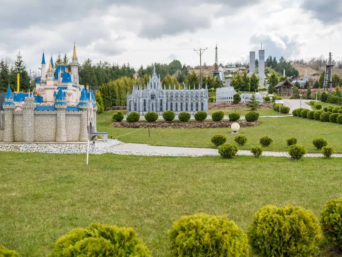 Sabat Krajno: Atrakcje, ceny, godziny otwarcia. Zaplanuj idealny dzień!